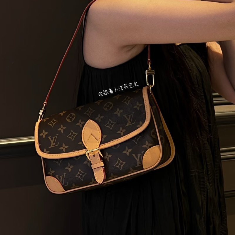LOUIS VUITTON Diane法棍包 - 紫紅字母背帶-1