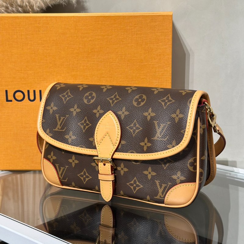 LOUIS VUITTON Diane法棍包 - 紫紅字母背帶-3