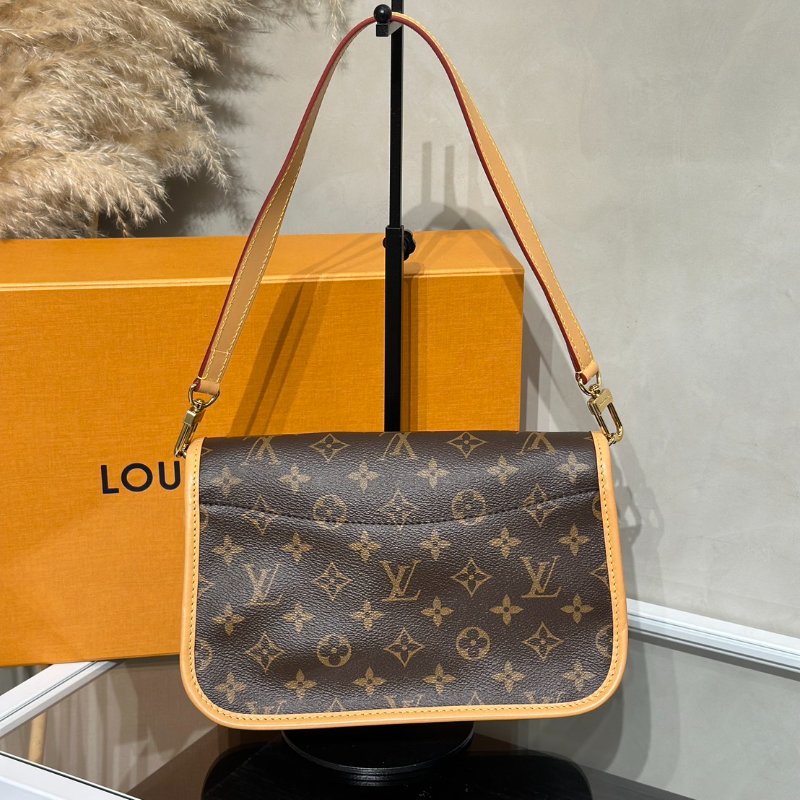 LOUIS VUITTON Diane法棍包 - 紫紅字母背帶-4