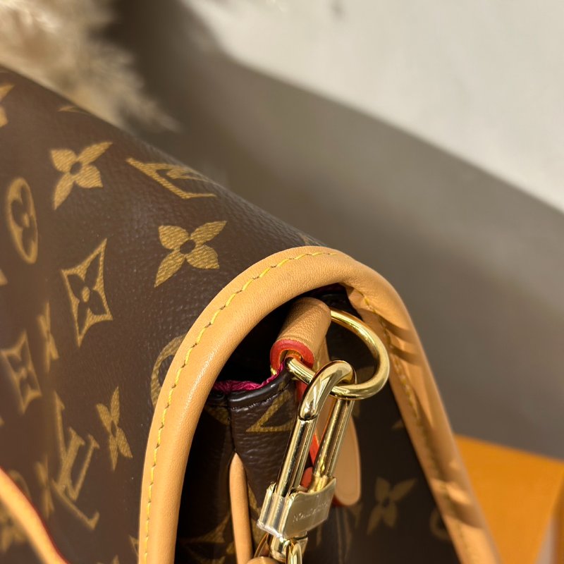 LOUIS VUITTON Diane法棍包 - 紫紅字母背帶-11