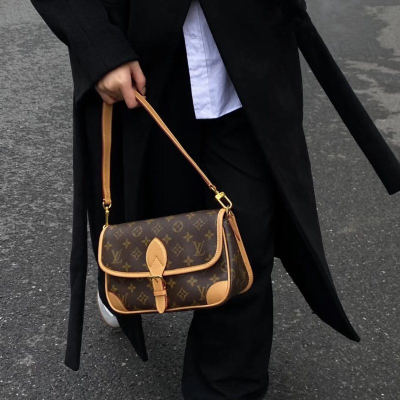 LOUIS VUITTON Diane法棍包 - 紫紅字母背帶-15