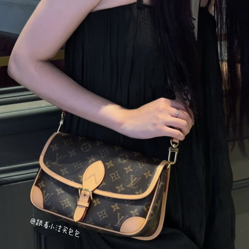 LOUIS VUITTON Diane法棍包 - 紫紅字母背帶-16