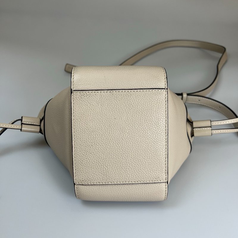 LOEWE 淺灰HAMMOCK MINI吊床包-4