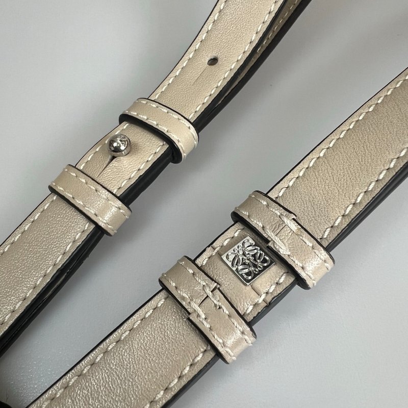 LOEWE 淺灰HAMMOCK MINI吊床包-6