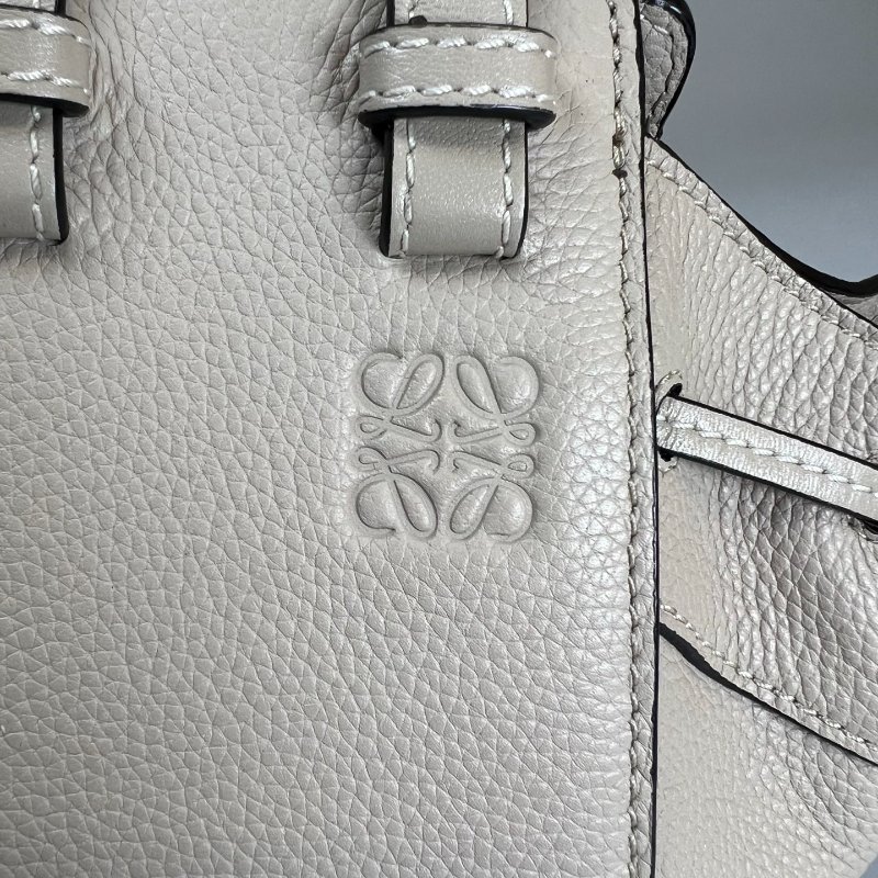 LOEWE 淺灰HAMMOCK MINI吊床包-9