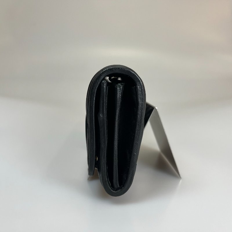 MIUMIU 黑褶皺金鍊WOC包-2