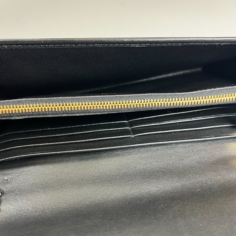 MIUMIU 黑褶皺金鍊WOC包-7