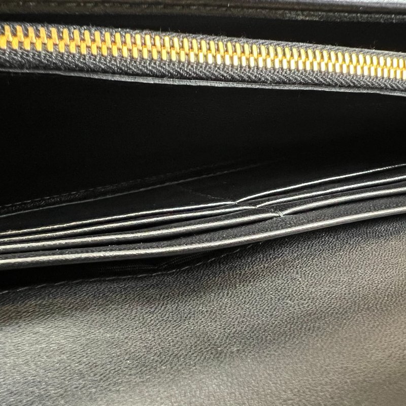 MIUMIU 黑褶皺金鍊WOC包-10