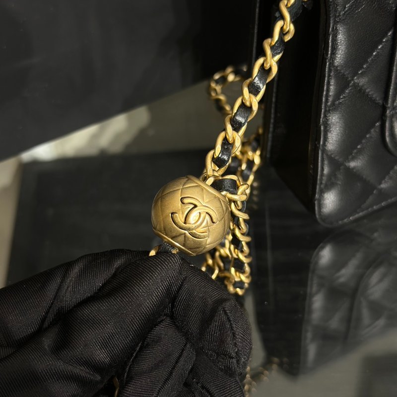 CHANEL 經典羊皮WOC - 金球黑金-9