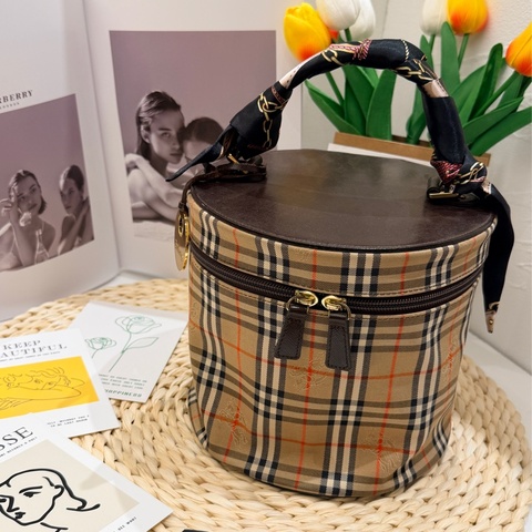 Burberry Nova Check Vanity Pouch（隨包贈送日本進口Twilly）