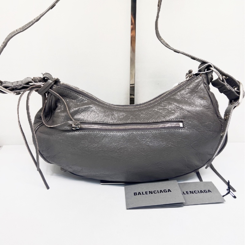 現貨Balenciaga 中號，大象灰色，le cagole巴黎世家機車包腋下包月牙包-1