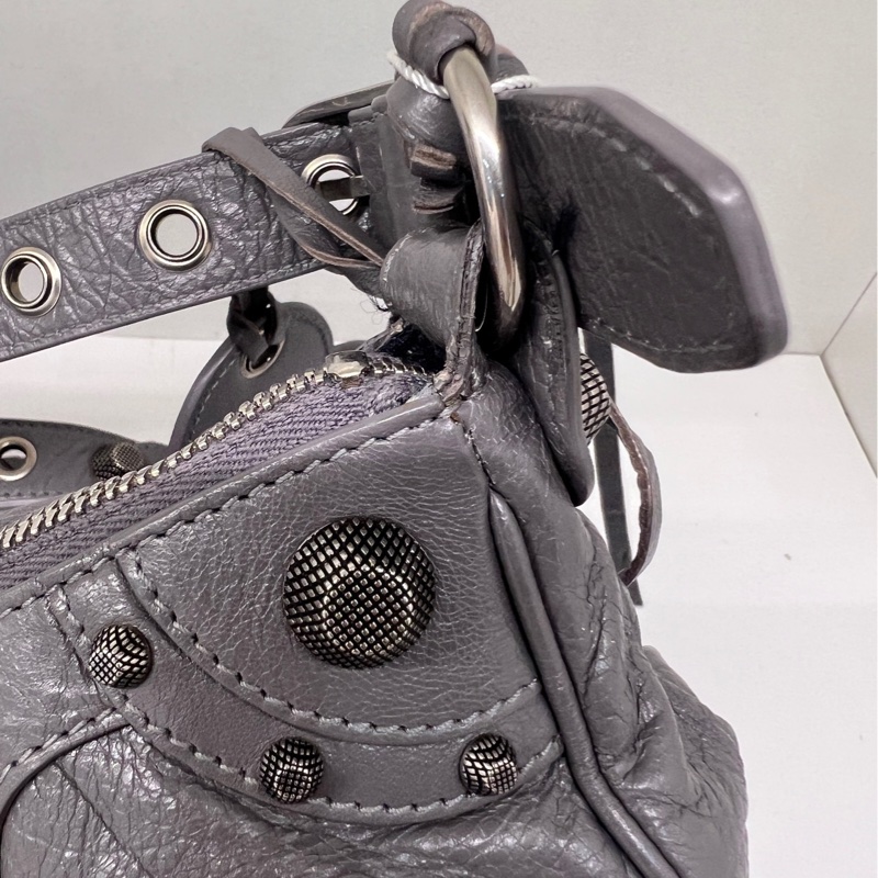 現貨Balenciaga 中號，大象灰色，le cagole巴黎世家機車包腋下包月牙包-4