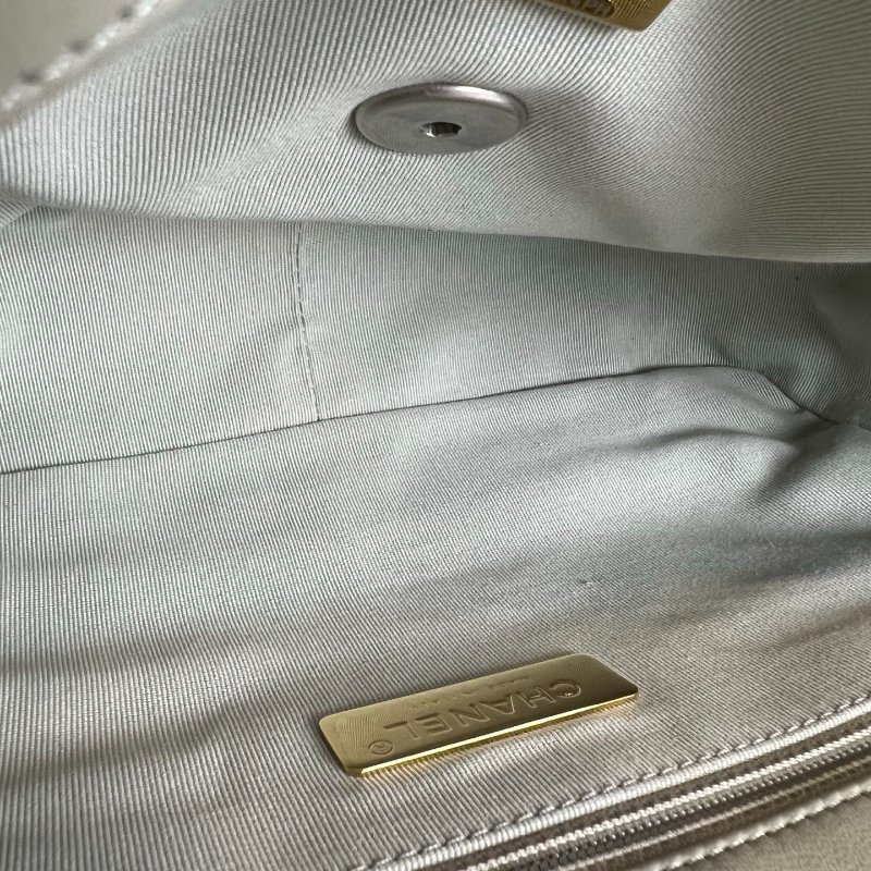 CHANEL 19包 26CM 淺灰綠 晶片款-6