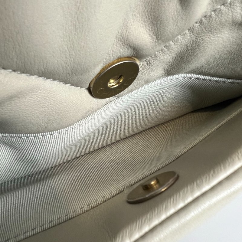 CHANEL 19包 26CM 淺灰綠 晶片款-7