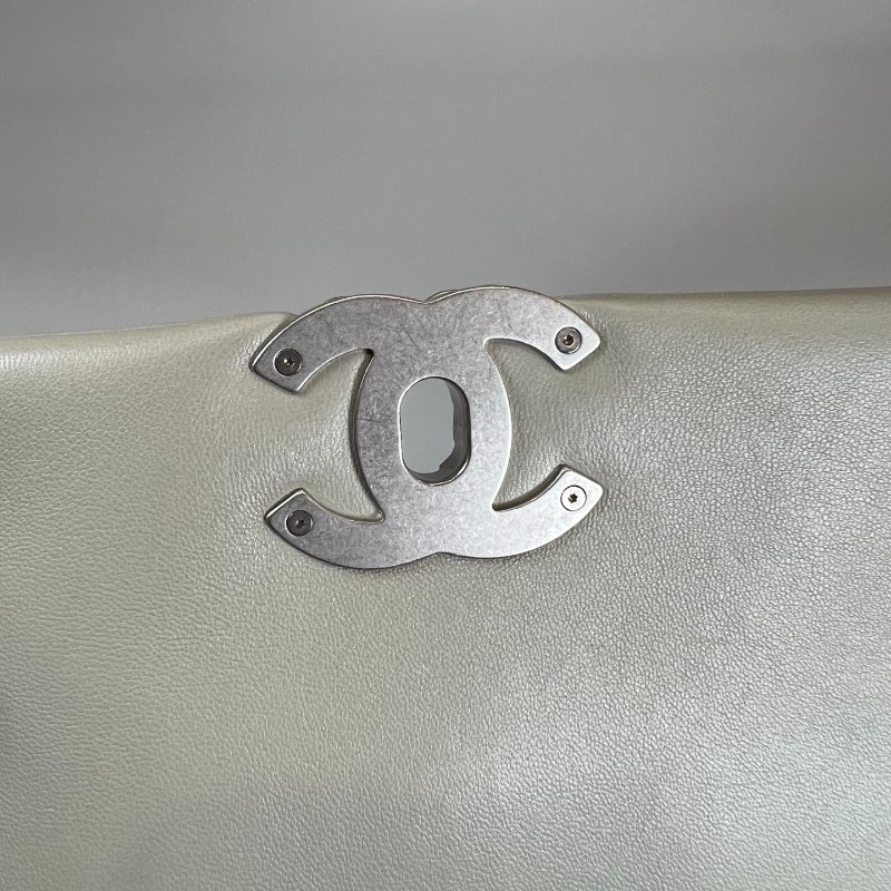CHANEL 19包 26CM 淺灰綠 晶片款-11