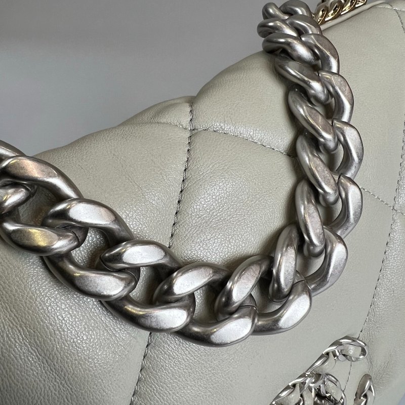CHANEL 19包 26CM 淺灰綠 晶片款-13
