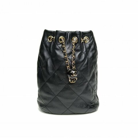 CHANEL 黑色羊皮晶片開金扣24S抽繩水桶雙肩包肩背包