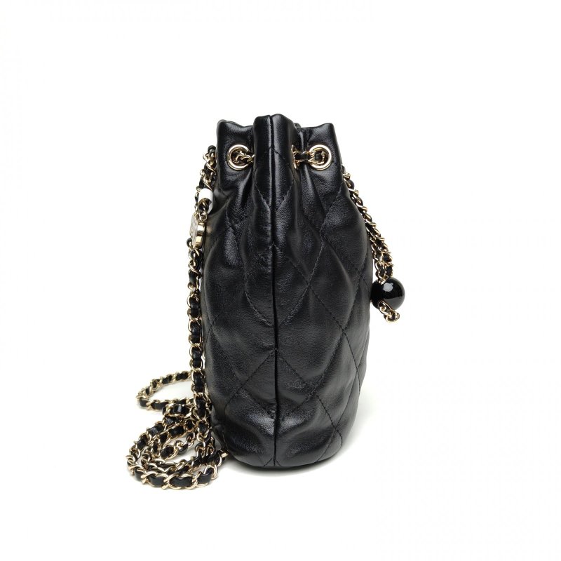 CHANEL 黑色羊皮晶片開金扣24S抽繩水桶雙肩包肩背包-3