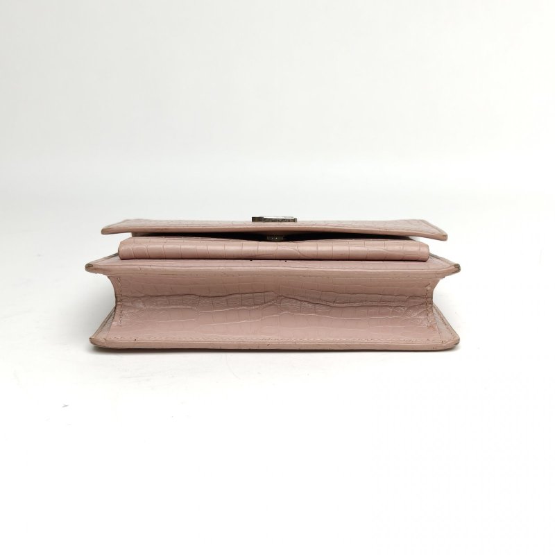 SAINT LAURENT SUNSET日落包Woc17鱷魚壓紋粉色牛皮銀扣肩背包-4