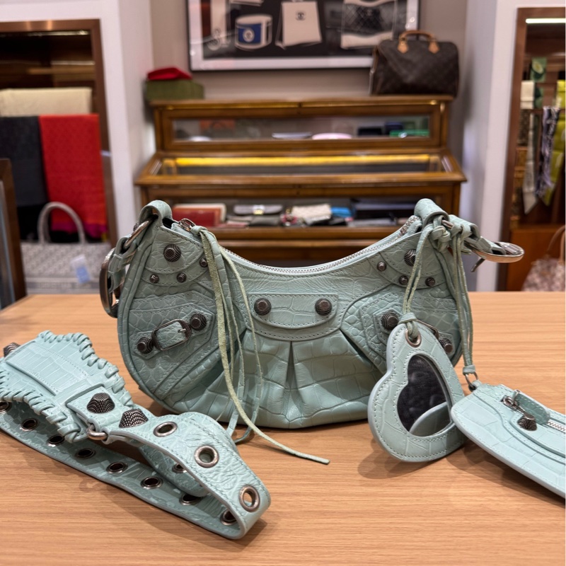 98新 巴黎世家/BalenciagaLeCagole薄荷綠漆皮機車包，腋下包復古金屬配件 肩帶可調-6