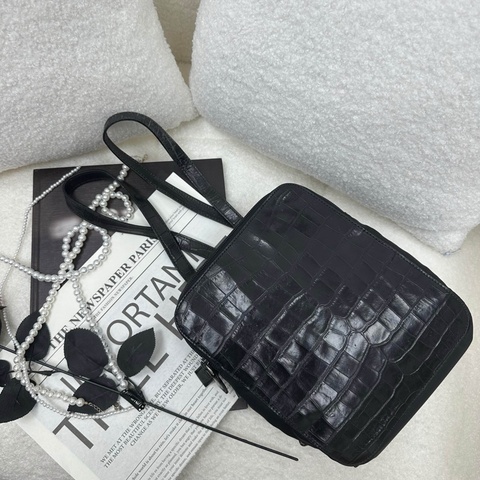 【赫蒂國際精品】Prada 普拉達 鱷魚紋壓花後背包 vintage