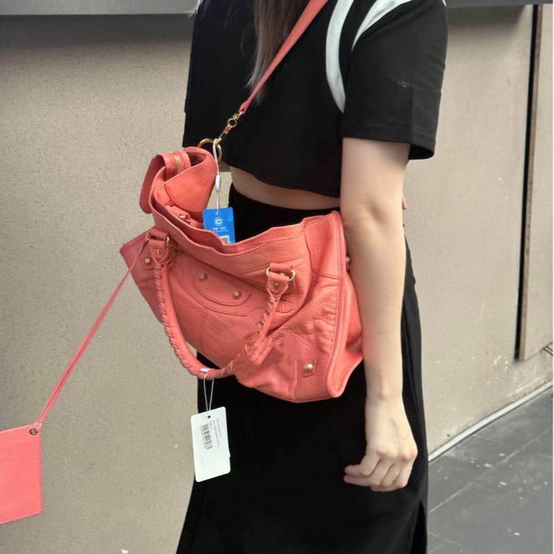 Balenciaga巴黎世家 le City機車包 粉色金釘 中號 97新原始成色-8