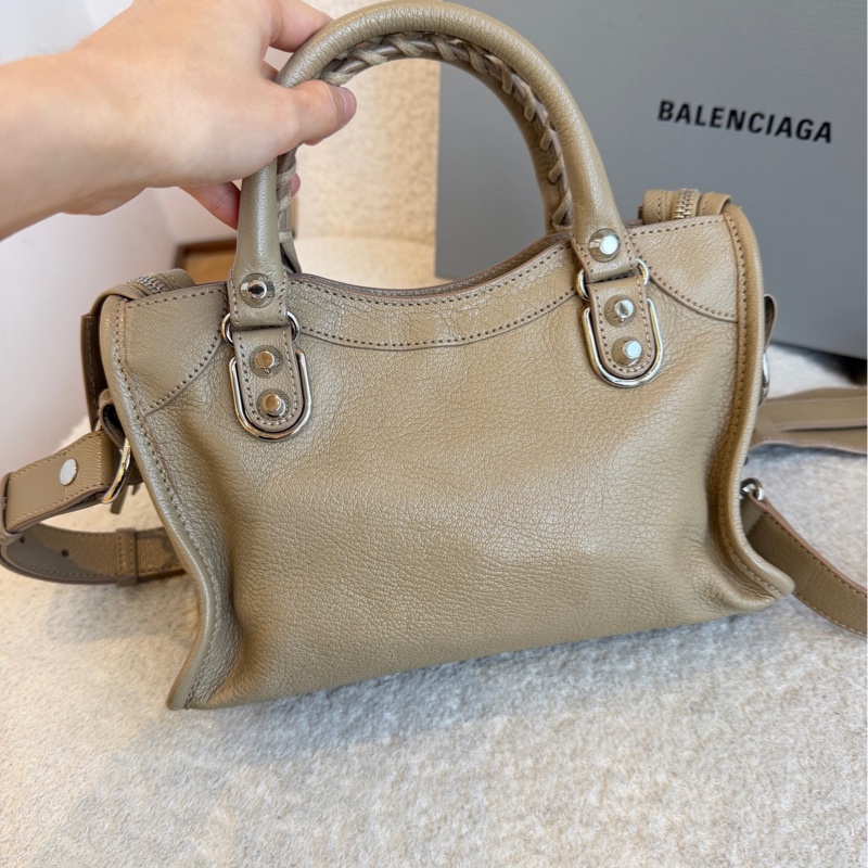 Balenciaga巴黎世家 mini city機車包，尺寸24*15*8cm，山羊皮，銀釘編織手柄-2