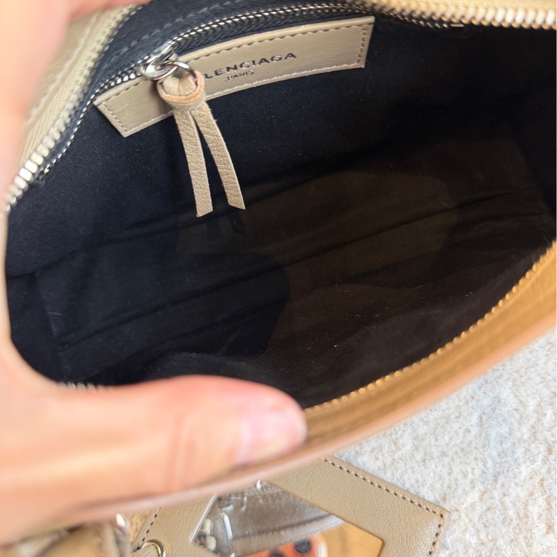 Balenciaga巴黎世家 mini city機車包，尺寸24*15*8cm，山羊皮，銀釘編織手柄-6