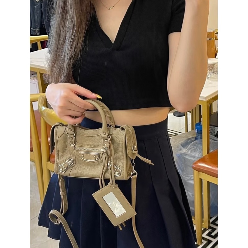 Balenciaga巴黎世家 mini city機車包，尺寸24*15*8cm，山羊皮，銀釘編織手柄-7