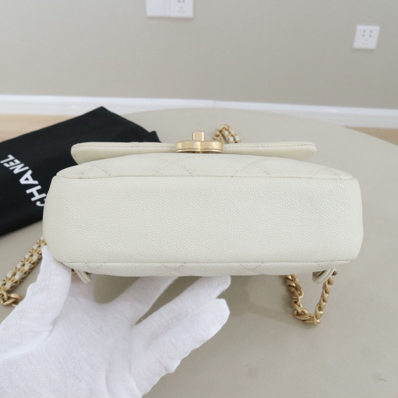 CHANEL香奈兒 22P ADO復古金扣標誌性菱格背包雙肩包，白色荔枝牛皮，芯片款尺寸20*19*8，配件防塵袋。-2