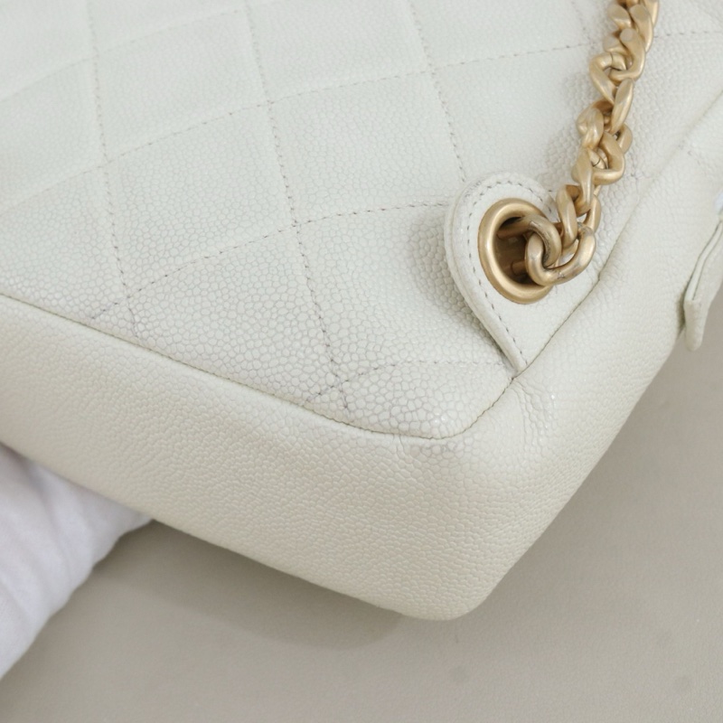 CHANEL香奈兒 22P ADO復古金扣標誌性菱格背包雙肩包，白色荔枝牛皮，芯片款尺寸20*19*8，配件防塵袋。-6