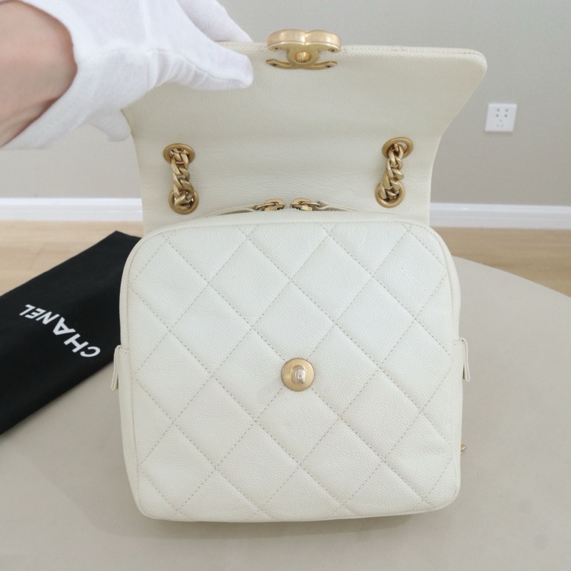 CHANEL香奈兒 22P ADO復古金扣標誌性菱格背包雙肩包，白色荔枝牛皮，芯片款尺寸20*19*8，配件防塵袋。-9