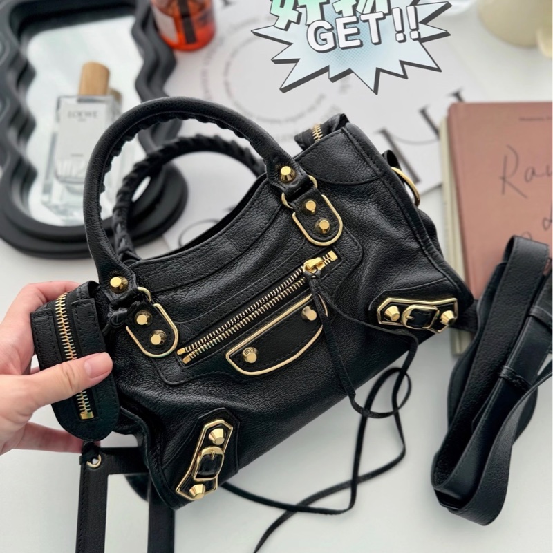 balenciaga 巴黎世家 黑金mini機車包 24cm 配件肩帶 （無鏡子）。-0