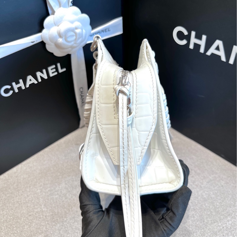 Balenciaga巴黎世家白色neo classic nano機車包-1