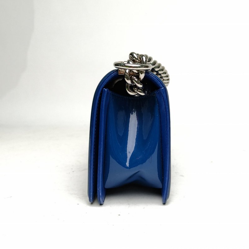 CHANEL Leboy小號20.5藍色漆皮20開藍扣肩背包-1