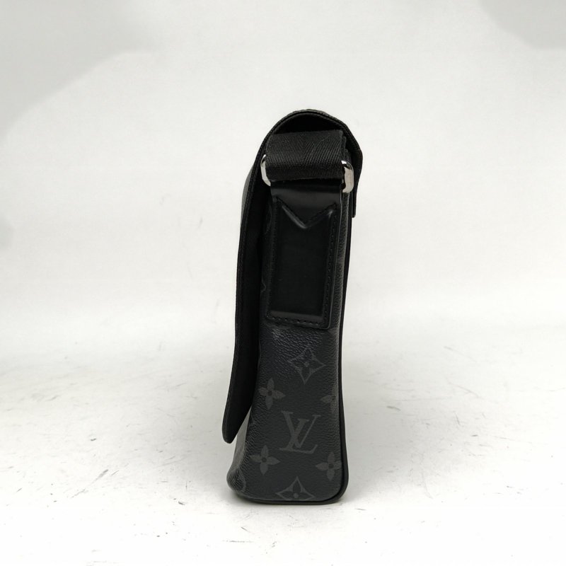 LOUIS VUITTON DISTRICT郵差包小號25黑色PVC2017肩背包-1