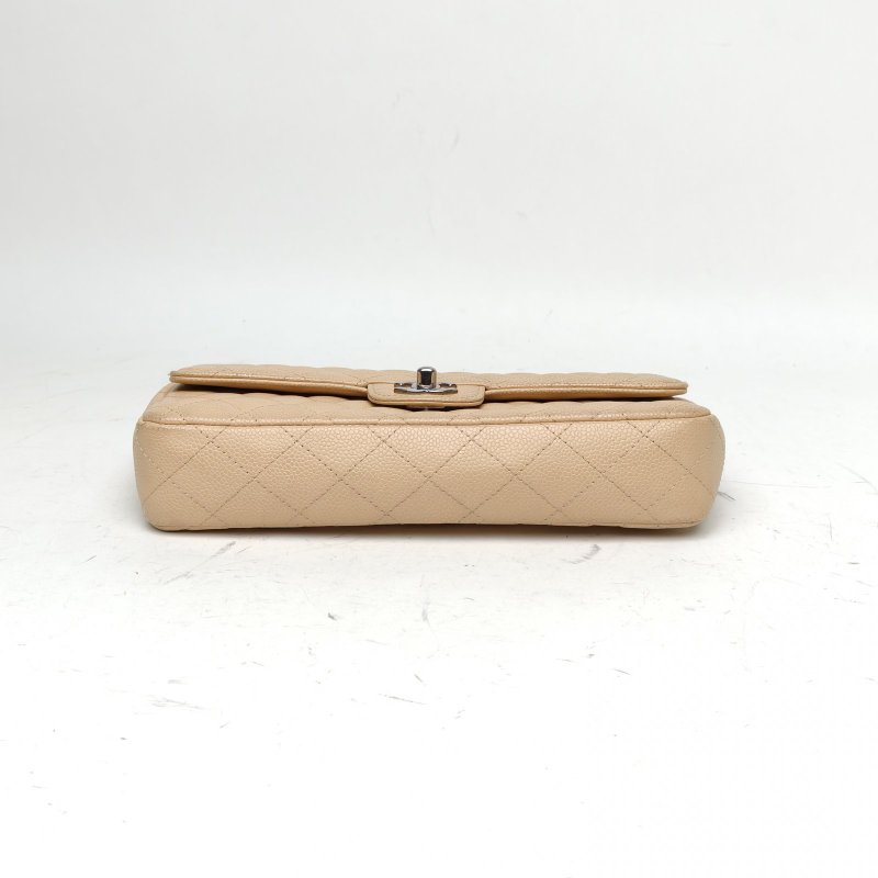 CHANEL 中古米銀牛法棍包奶茶色荔枝牛皮12開銀扣肩背包-4