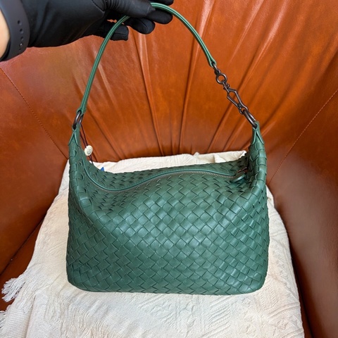 Bottega Veneta 葆蝶家  綠色飯盒 底長25cm🈚附件