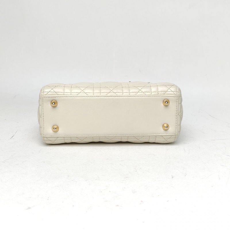 DIOR Lady戴妃包四格徽章肩帶白色金扣2017肩背包-4