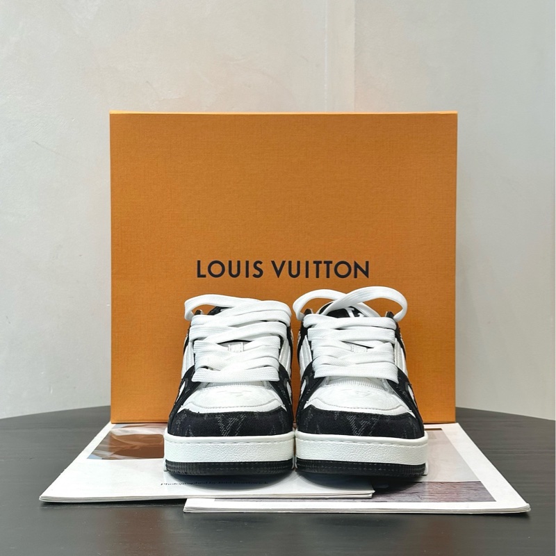 99🆕LV/路易威登 TRAINER 白色拼黑皮面壓紋35碼運動鞋板鞋休閒鞋-0