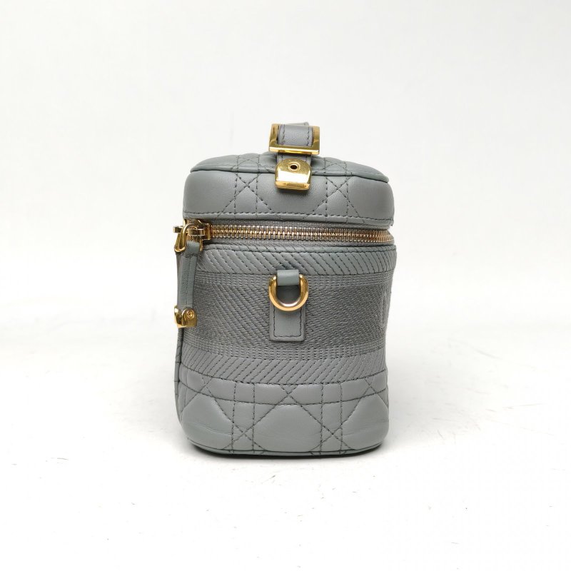 DIOR travelVanity化妝包小號霧霾藍羊皮金扣2021肩背包-3