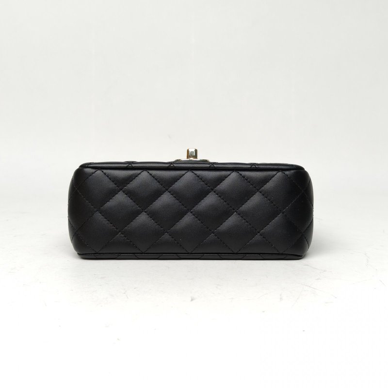 CHANEL 23ACF口蓋包黑色羊皮晶片金扣水鑽肩背包-4