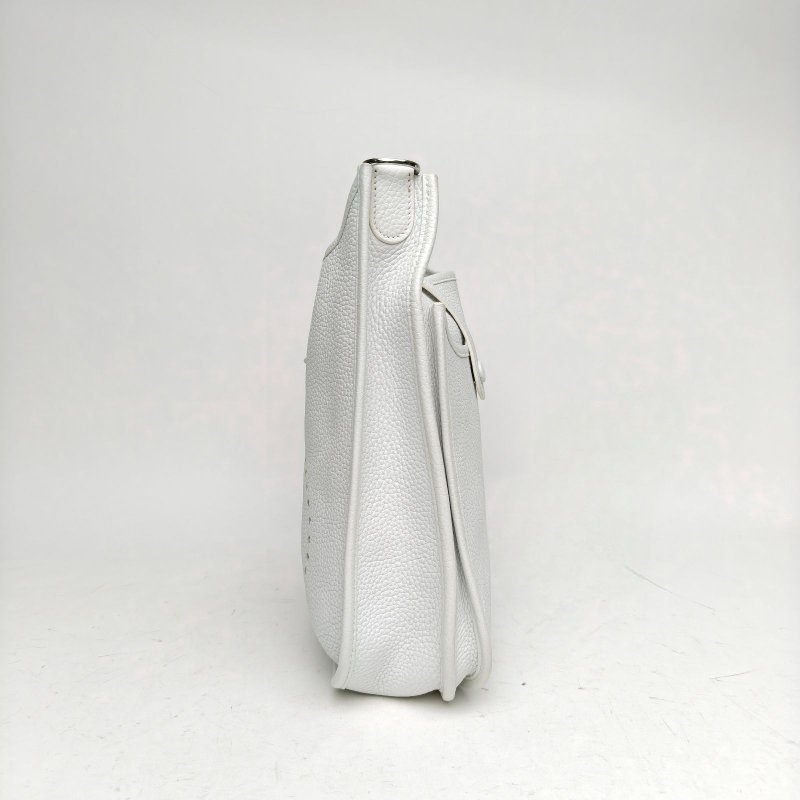 HERMES Evelyne小號29白色TC皮X刻銀扣肩背包-3