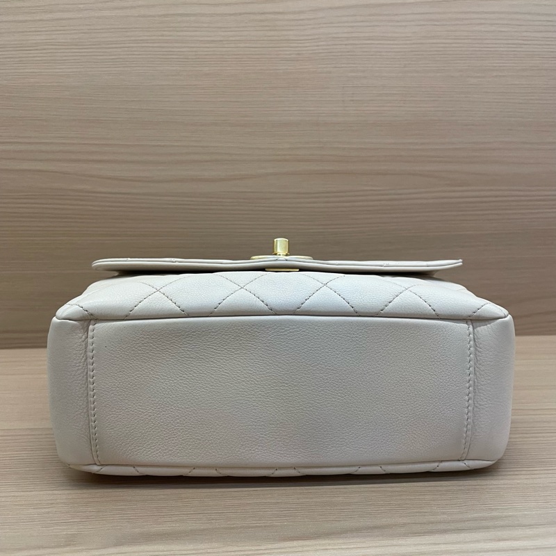 NO:D19 Chanel香奈兒 郵差包米色 牛皮中號 2019年 28開 手提單肩斜挎鏈條包 尺寸底長22*高15*寬8* 有卡 無塵袋無盒子-7