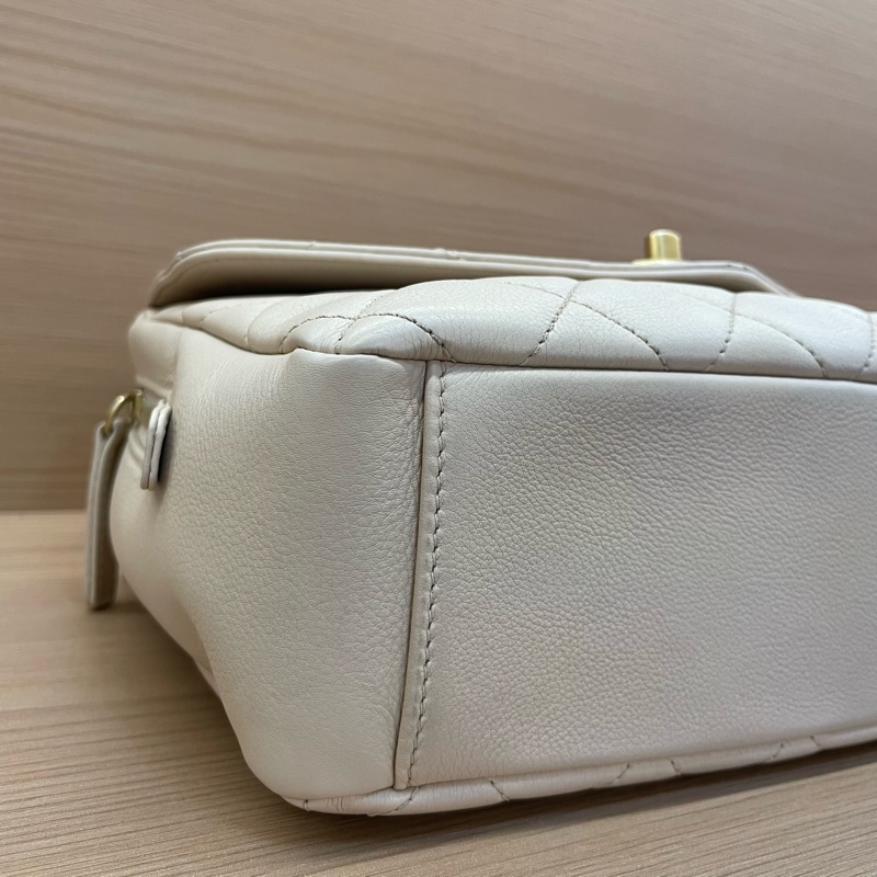 NO:D19 Chanel香奈兒 郵差包米色 牛皮中號 2019年 28開 手提單肩斜挎鏈條包 尺寸底長22*高15*寬8* 有卡 無塵袋無盒子-8