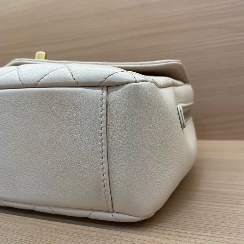 NO:D19 Chanel香奈兒 郵差包米色 牛皮中號 2019年 28開 手提單肩斜挎鏈條包 尺寸底長22*高15*寬8* 有卡 無塵袋無盒子-9