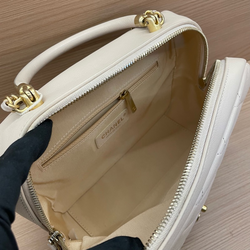 NO:D19 Chanel香奈兒 郵差包米色 牛皮中號 2019年 28開 手提單肩斜挎鏈條包 尺寸底長22*高15*寬8* 有卡 無塵袋無盒子-12