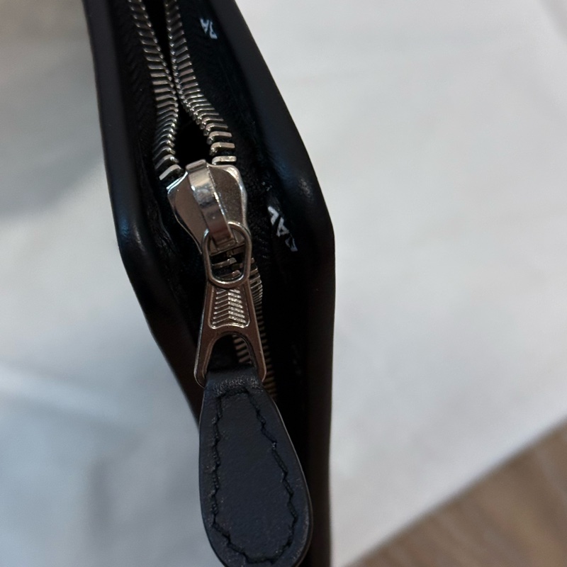 Balenciaga 巴黎世家 滿版 Logo 小牛皮拉鍊手拿包-11