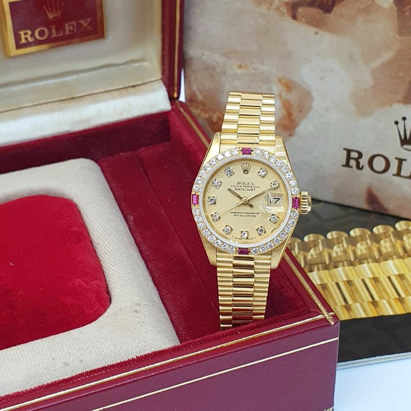【大眾名錶】ROLEX 勞力士69178 Datejust 蠔式女錶 18K金 金色十鑽面盤 後加紅寶鑽石圈 錶徑26mm 自動上鍊 大眾名錶G256-3