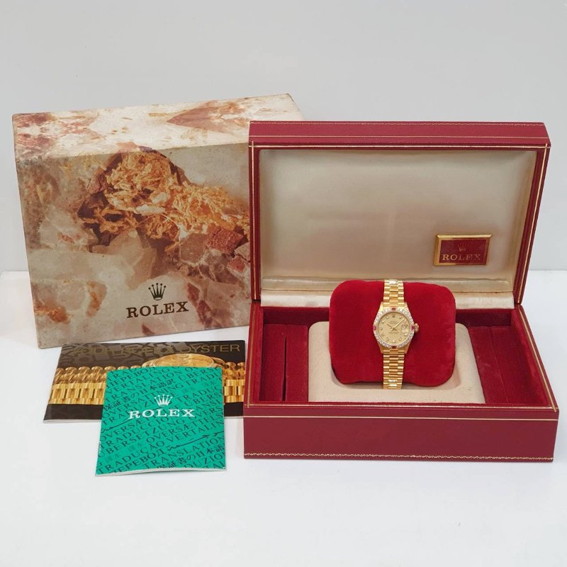 【大眾名錶】ROLEX 勞力士69178 Datejust 蠔式女錶 18K金 金色十鑽面盤 後加紅寶鑽石圈 錶徑26mm 自動上鍊 大眾名錶G256-9